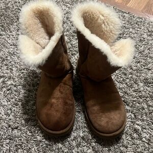 Ugg Bailey button boot size 8 chestnut